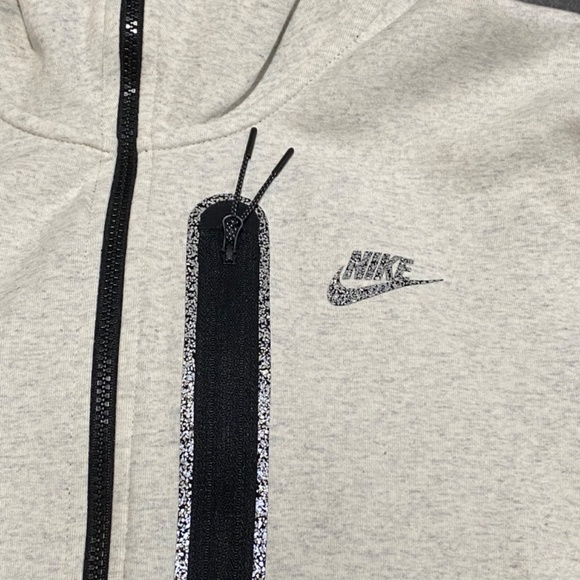 Nike Flyknit Techfleece Limited Edition - Picture 2 of 3